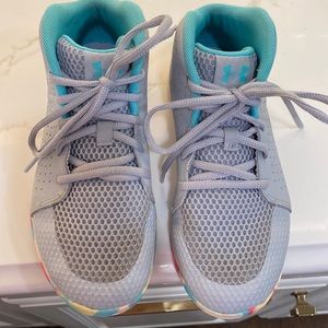 Girl Basketball Hightop’s. Great condition. Worn 1 season